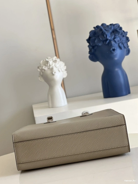 PETIT LOUIS VUITTON SAC PLAT 0226